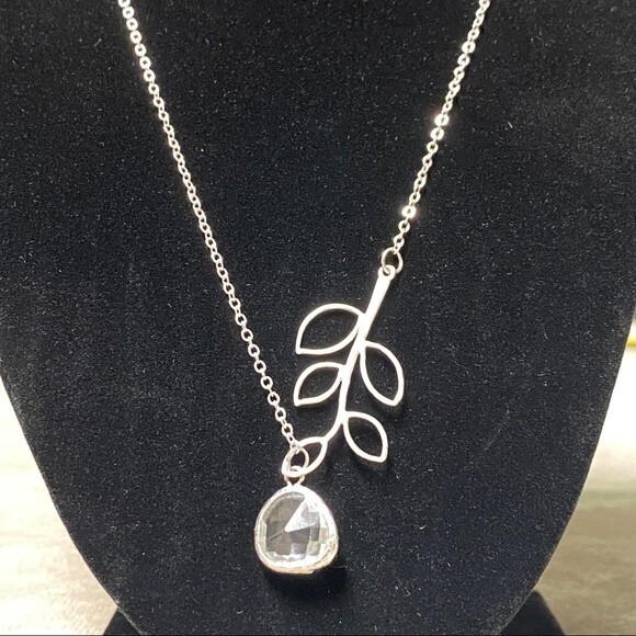 Silver tone Leaf branch necklace with clear faceted stone looped through - 20” - Picture 4 of 6
